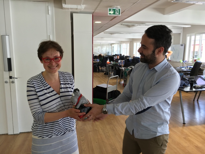 Natalie receiving the Zozor trophy from Pedro