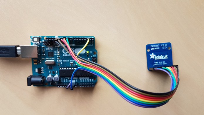 La connexion série entre un module Bluefruit LE et une carte à microcontrôleur Arduino UNO