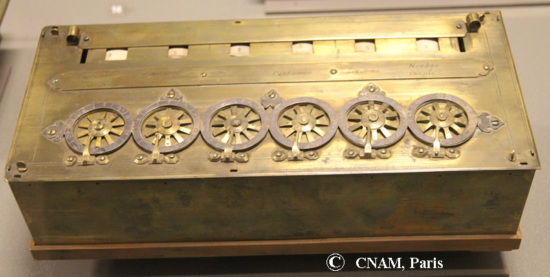 Pascaline de la Reine Christine de Suède (source, http://www.ami19.org/Pascaline/PhotoPascalines/CNAM-MachineReineSuede.jpg)