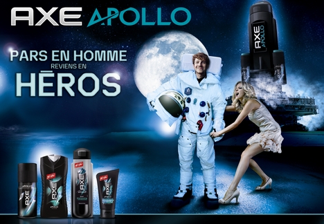 Un astronaute est convoité par une jeune femme. Accroche de la publicité : Pars en homme, revient en héros.