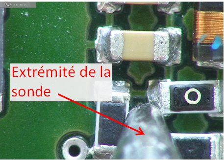 La sonde est trop volumineuse pour réaliser une mesure. La pointe touche plusieurs composants !