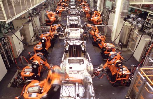 Les robots construisent nos véhicules ( source : lycée-lapique.fr)