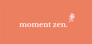 logo moment zen avec le nom de l'entreprise se terminant par une apostrophe en forme de fleur
