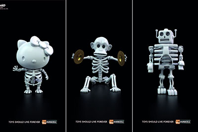 3 jouets en forme de squelette sont représentés
