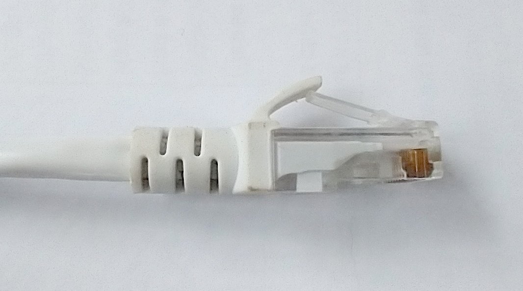 Snagless network patch lead connector