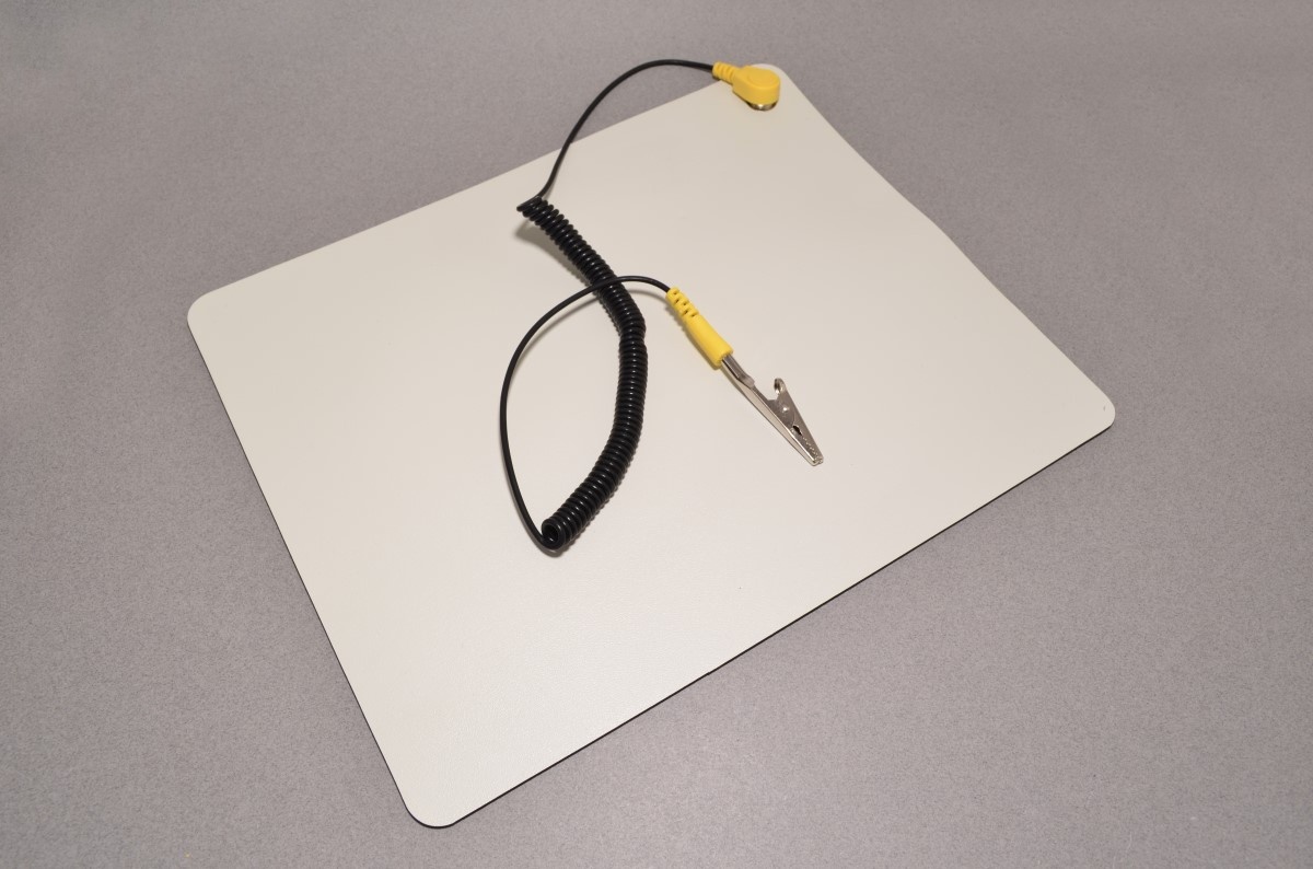 Basic antistatic service mat