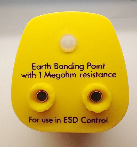 Earth bonding plug with safety resistor