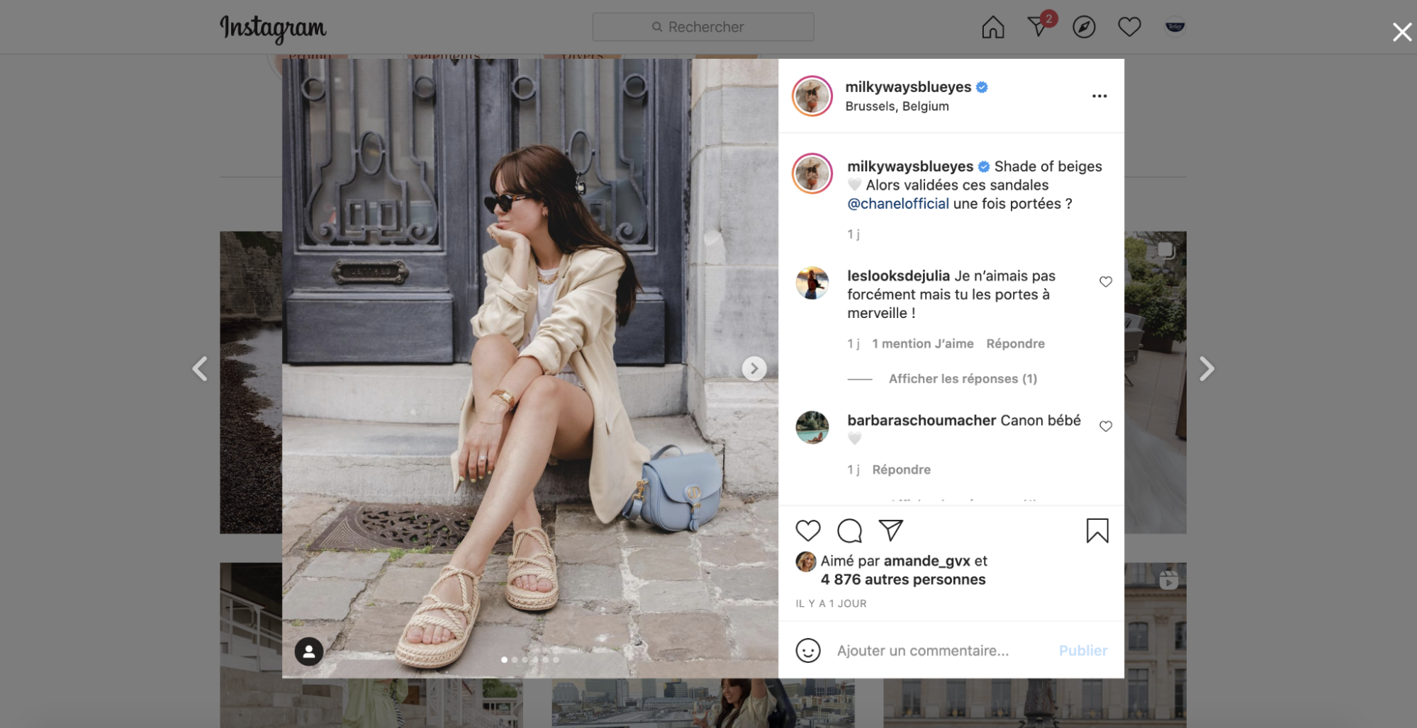 Publication Instagram de la blogueuse Milkywaysblueyes où l'on voit une photo de mode avec une femme assisse sur le trottoir, au bas d'une porte.