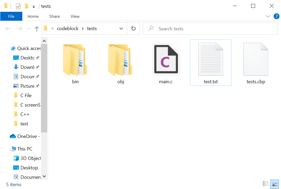 Créez un fichier texte à la racine du projet pour l’utiliser dans votre programme. Le fichier doit être placé dans le même dossier que l'exécutable. On voit dans cette capture d'écran la création du fichier test.txt dans le dossier.