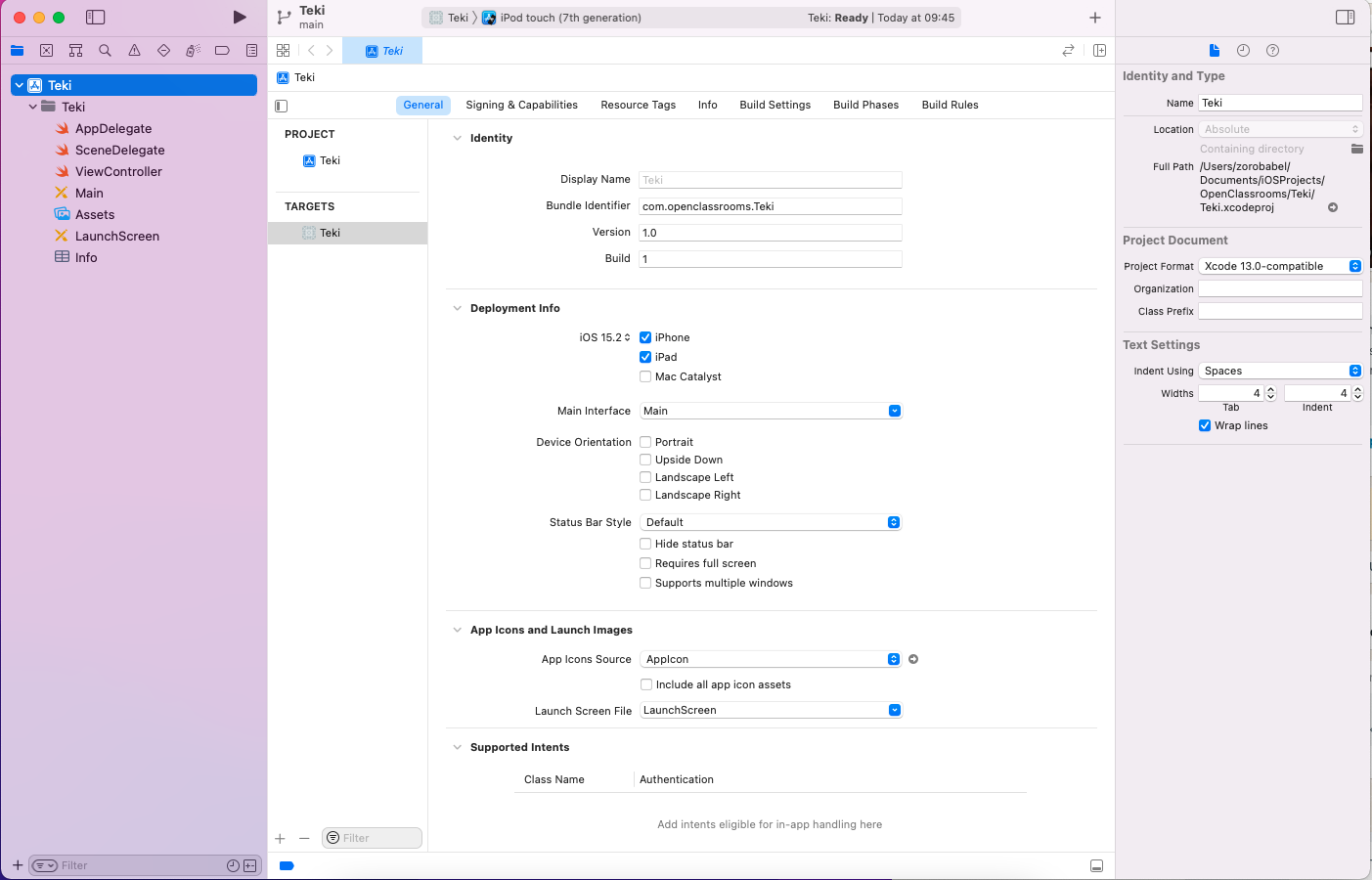 L'interface de Xcode contient une section Identify, une section Deployment info, une section App icons and Launch images, et une section Supported intents