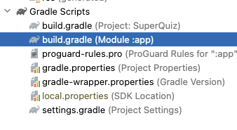Capture d’écran de la section Gradle Script de l’arborescence de fichiers au sein d’Android Studio. On y voit le fichier désigné par build.gradle (Module :app) qui est sélectionné.