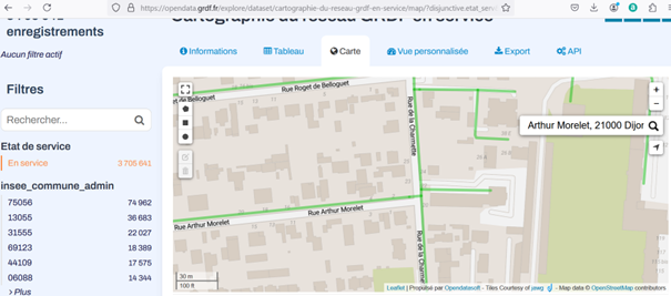 Capture d'écran d'une carte interactive montrant une rue, avec des lignes vertes indiquant des réseaux. Une barre latérale de filtres est visible à gauche, et divers outils de navigation sont affichés en haut.