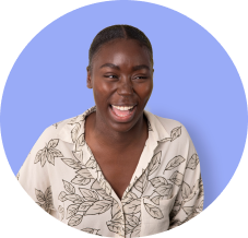 « Ce qui m'intéresse en marketing et en communication, c'est qu'on doit être empathique (pour comprendre comment parler aux consommateurs) et polyvalent. C'est rare d'avoir des missions aussi diverses dans un même poste ! » Victoire GBOBOUO - TANO, une des alumni sur un parcours marketing et communication.